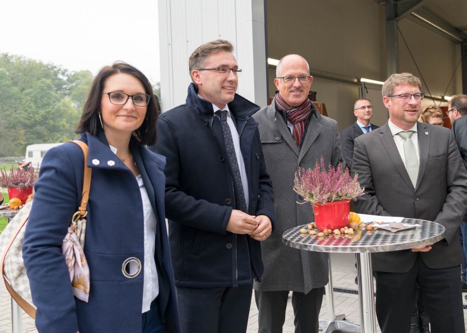 v.l.nr. Julia Teige, Leiterin Vertrieb/ Stadtwerke Schönebeck;  Thomas Wünsch, Staatssekretär im Ministeriums für Wirtschaft, Wissenschaft und Digitalisierung des Landes Sachsen-Anhalt; Guido Nienhaus, Geschäftsführer MDCC; Bert Knoblauch, Bürgermeister Schönebeck