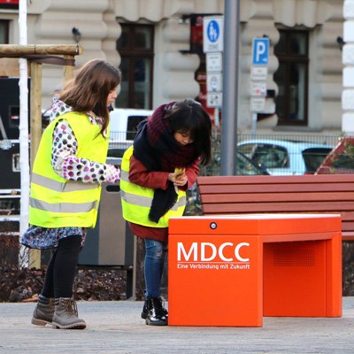 Sanierter Spielplatz jetzt mit intelligenter Sitzbank